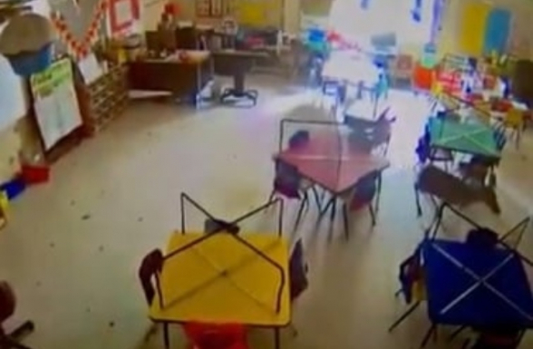 В США олень разбил окно и пробрался в школьный кабинет